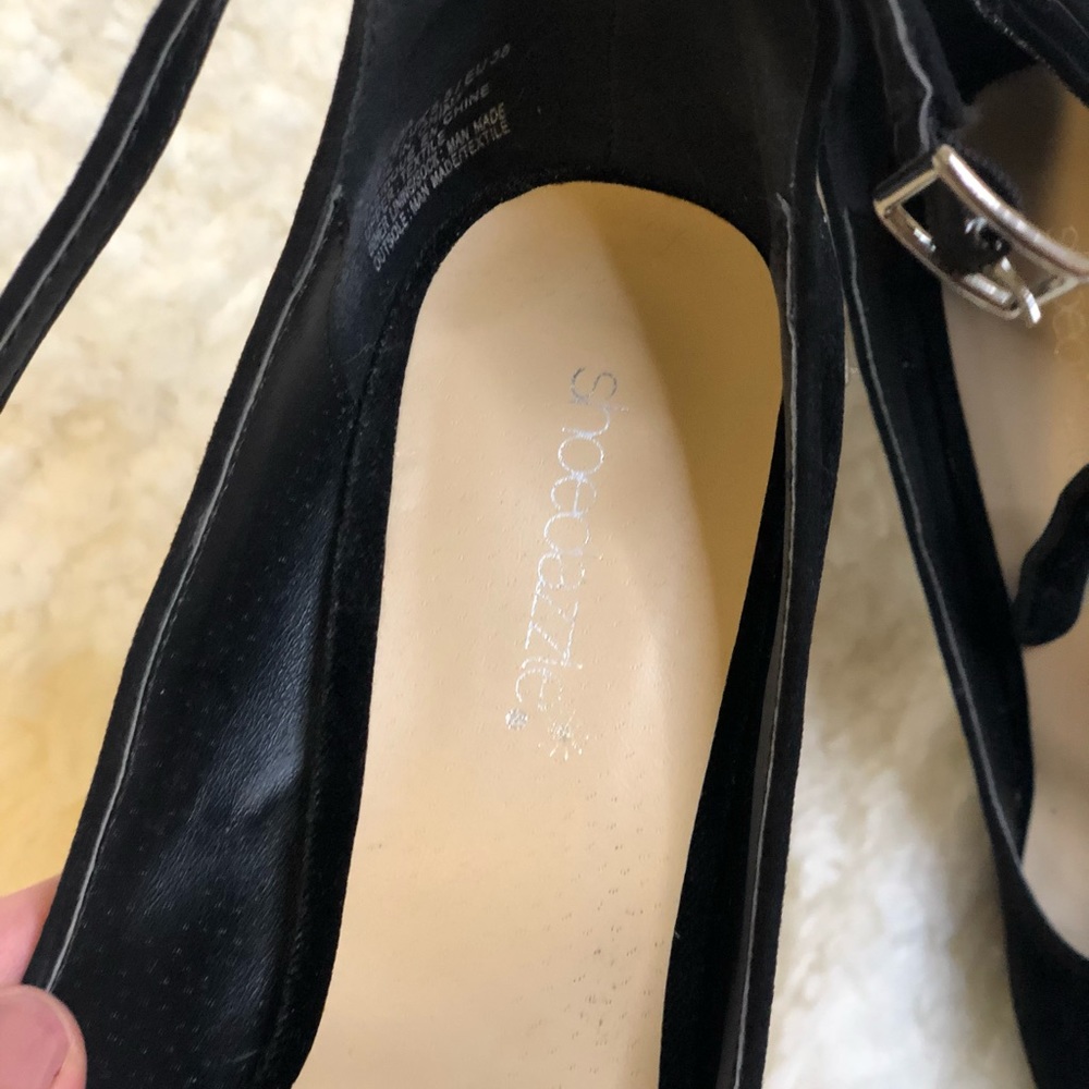 Shoe Dazzle size 7